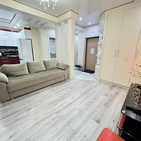 Two Bedroom Large Apartment In Chisinau Luaran gambar
