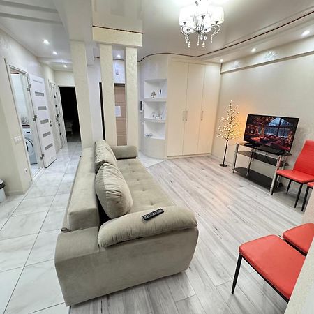 Two Bedroom Large Apartment In Chisinau Luaran gambar