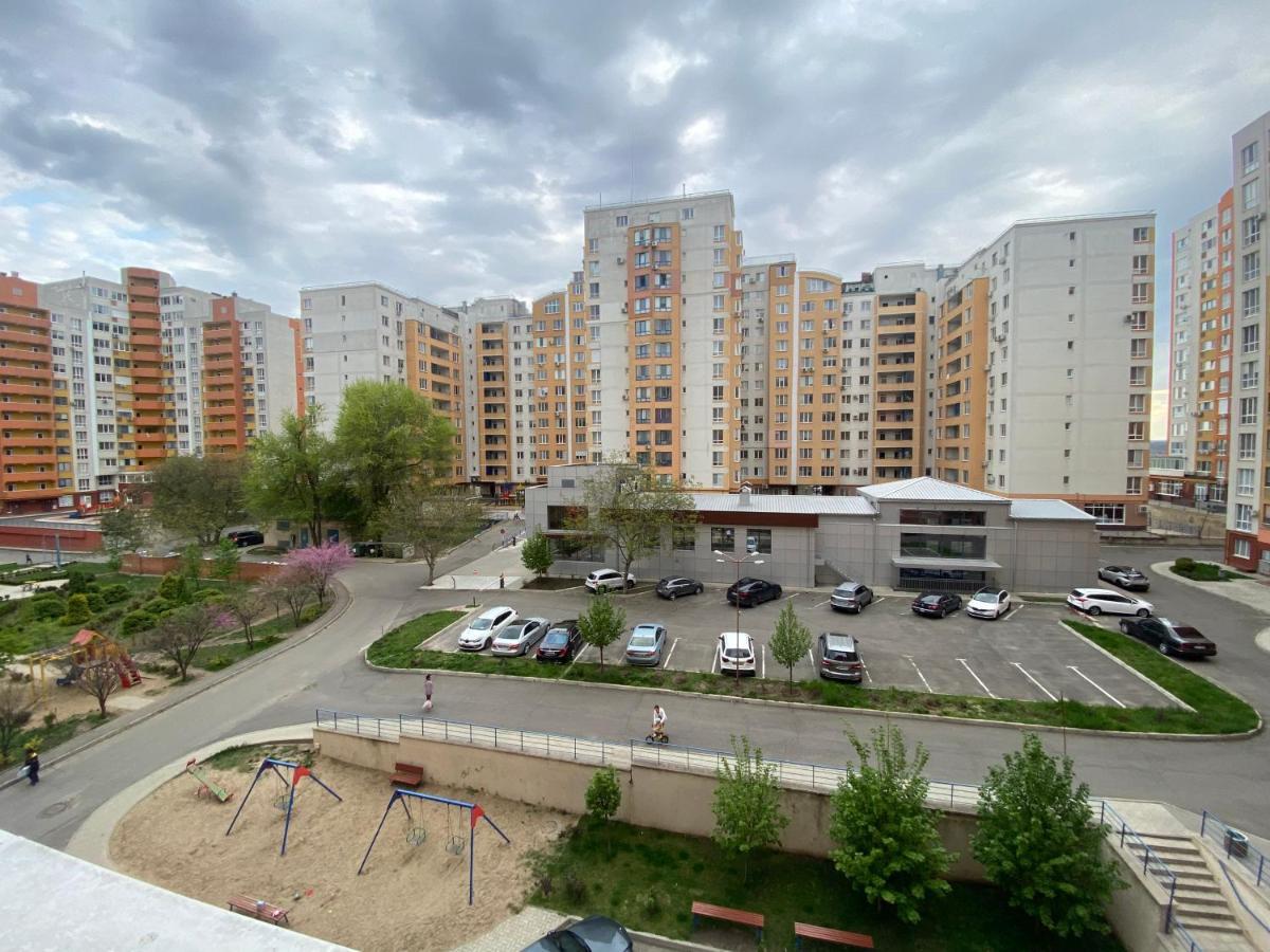 Two Bedroom Large Apartment In Chisinau Luaran gambar