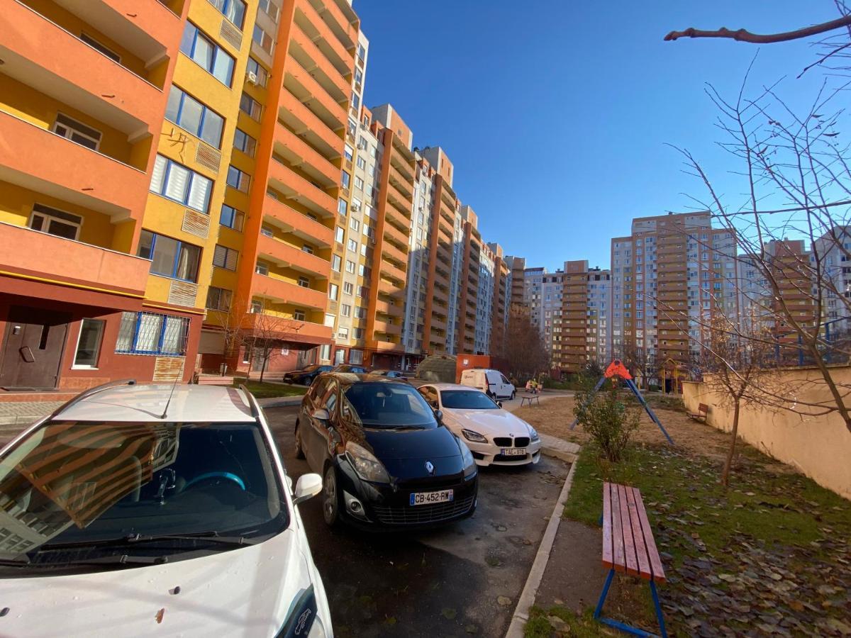 Two Bedroom Large Apartment In Chisinau Luaran gambar
