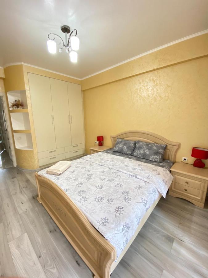 Two Bedroom Large Apartment In Chisinau Luaran gambar