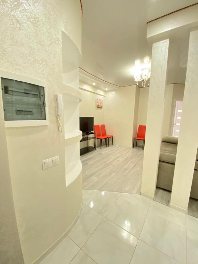 Two Bedroom Large Apartment In Chisinau Luaran gambar