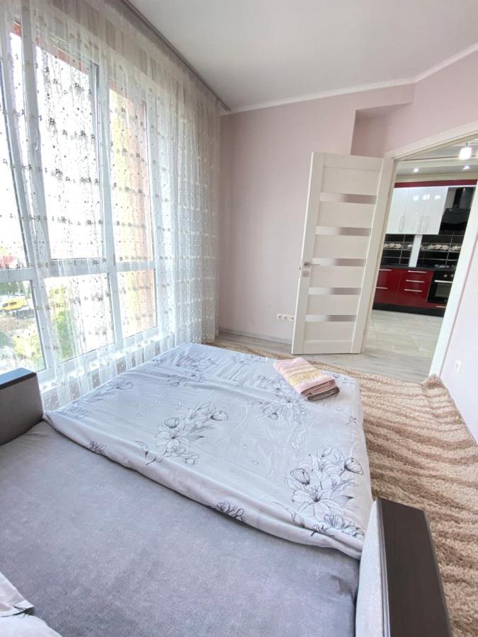 Two Bedroom Large Apartment In Chisinau Luaran gambar