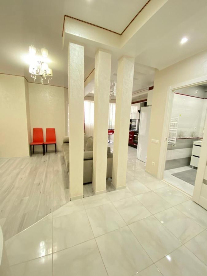 Two Bedroom Large Apartment In Chisinau Luaran gambar
