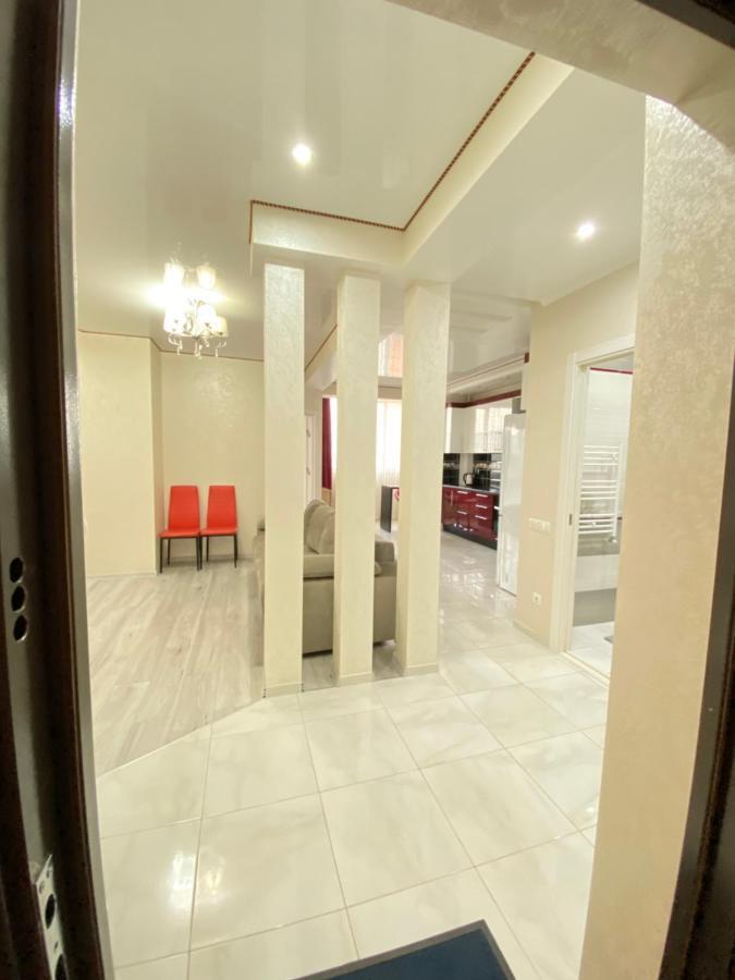 Two Bedroom Large Apartment In Chisinau Luaran gambar