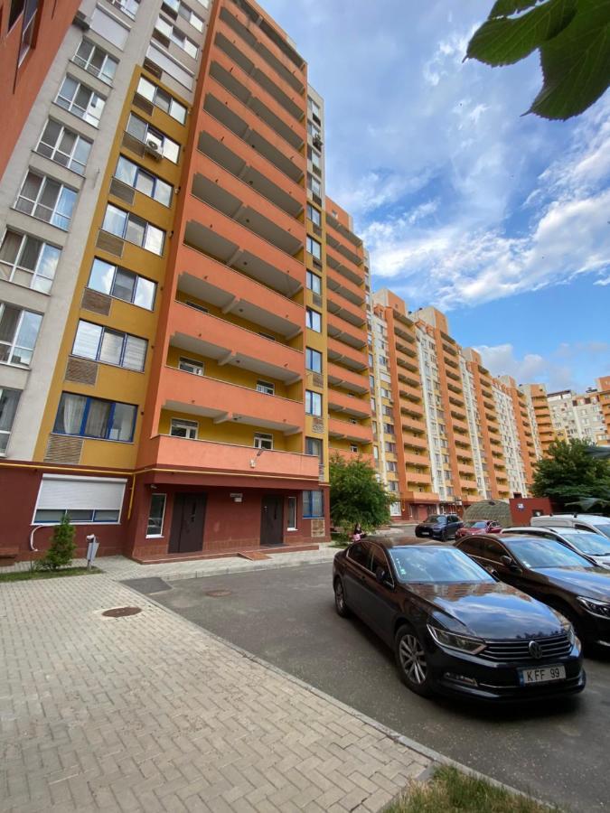 Two Bedroom Large Apartment In Chisinau Luaran gambar