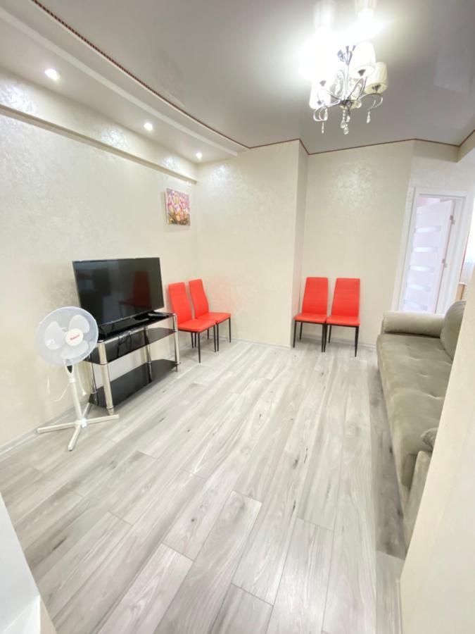 Two Bedroom Large Apartment In Chisinau Luaran gambar